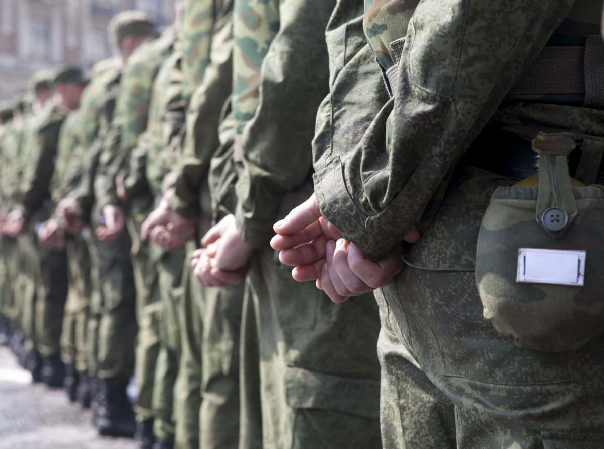 The real choice: European or national rearmament, supranational or intergovernmental European defence?